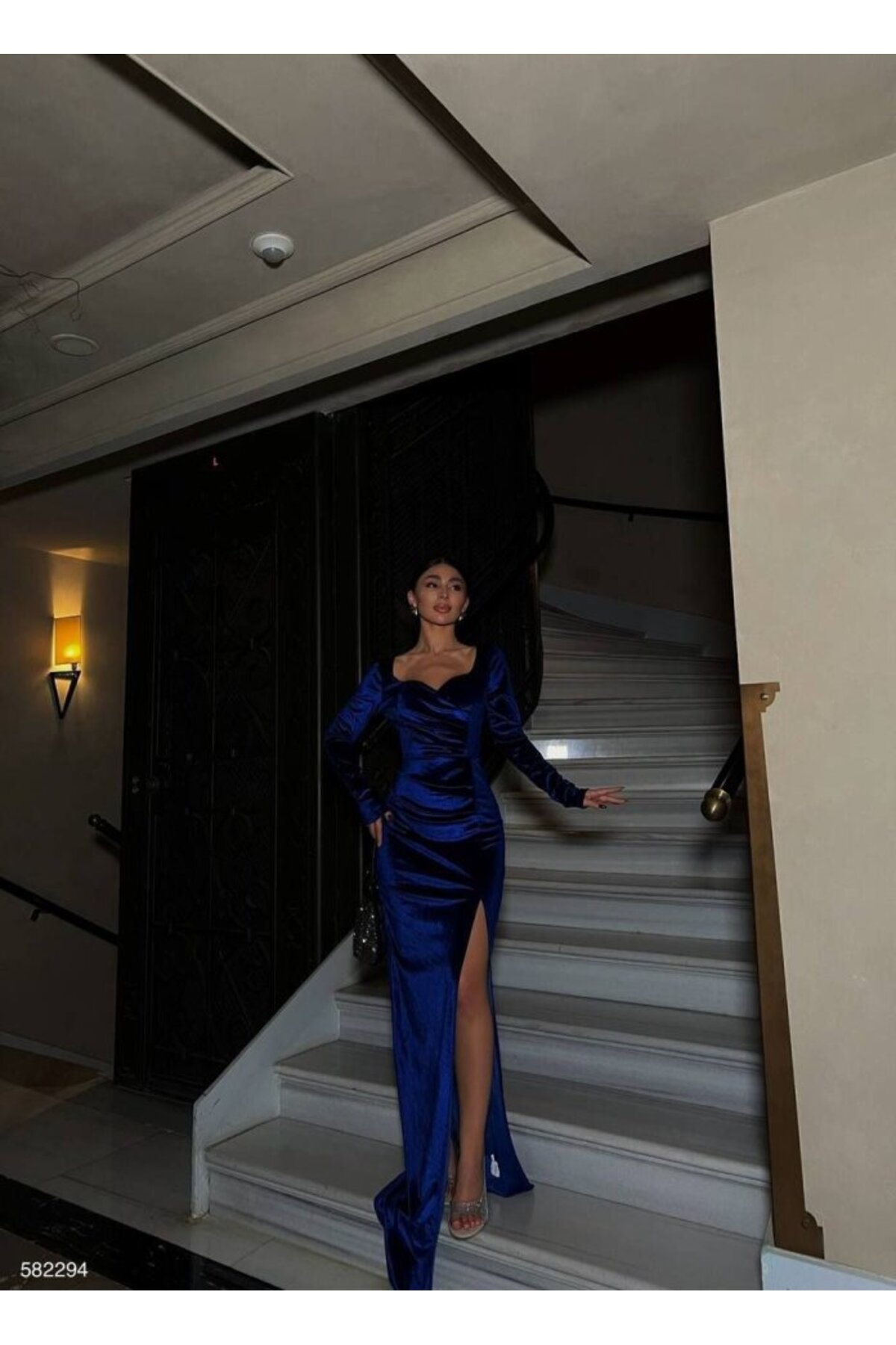 MODAVERA  Kadın Kadife Kumaş Kalp Yaka Yırtmaç Detaylı Maxi Boy Elbise - Görsel 3