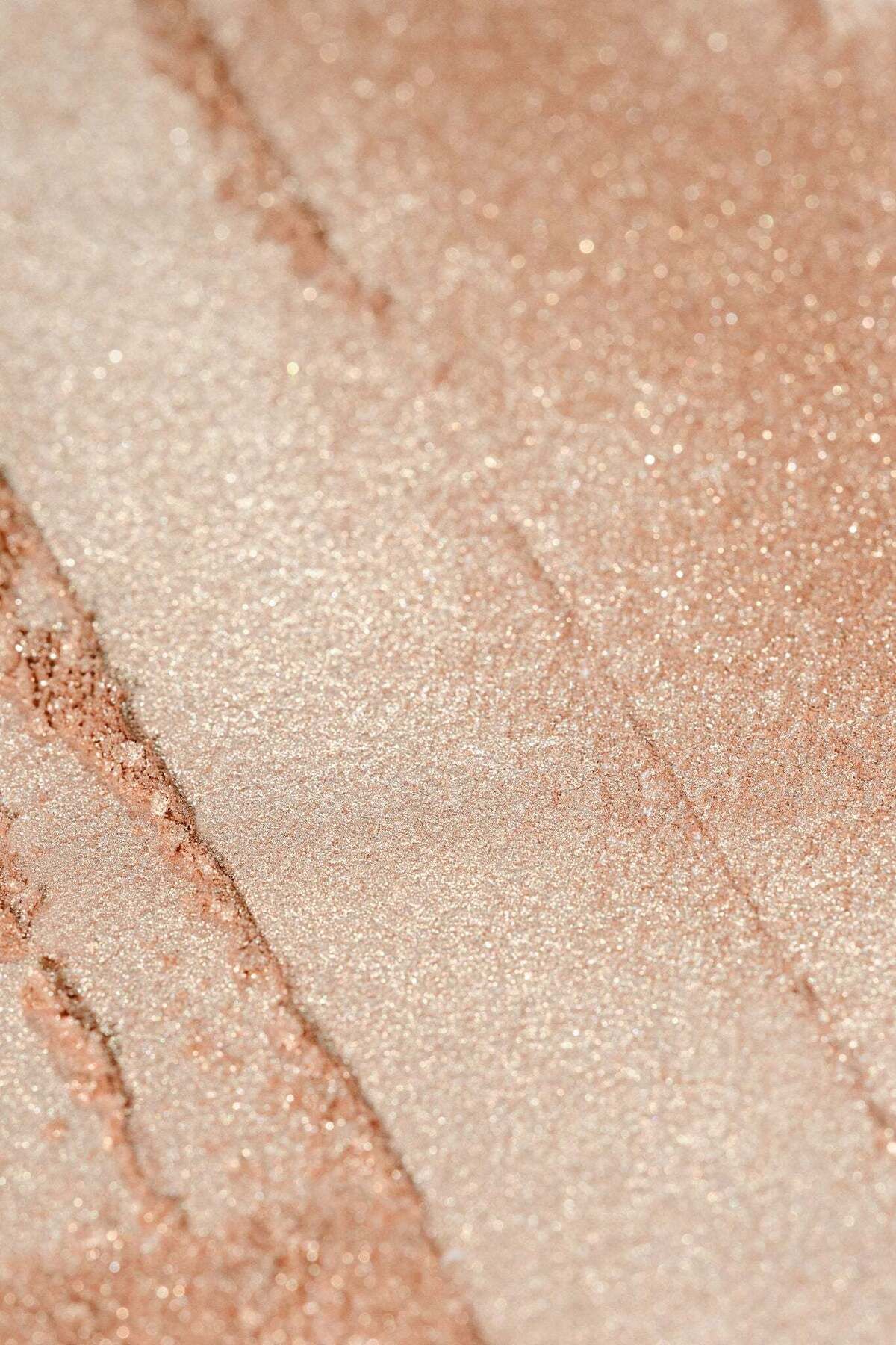 H&M-Glow Pro Highlighter 2