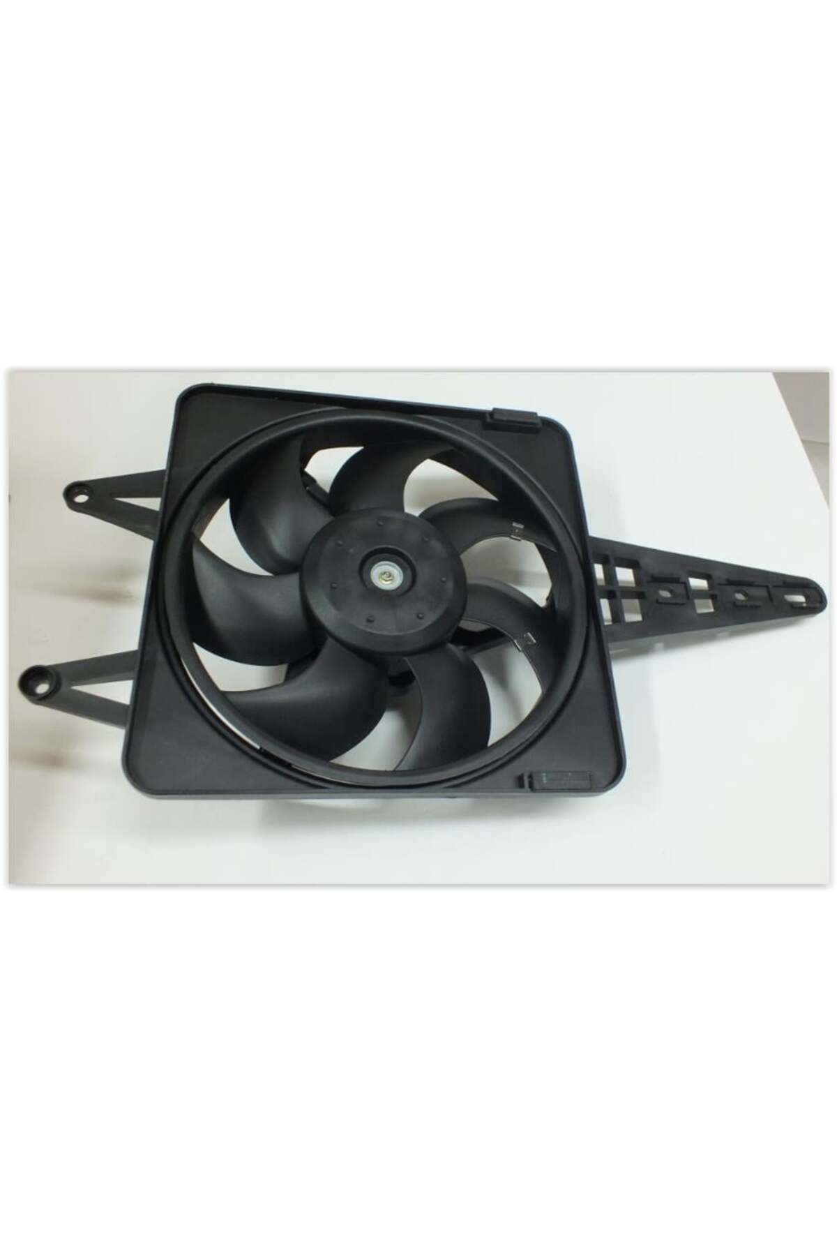 Universal FAN MOTORU DAVLUMBAZLI FIAT TEMPRA-TIPO 1.4-1.6 KLİMASIZ