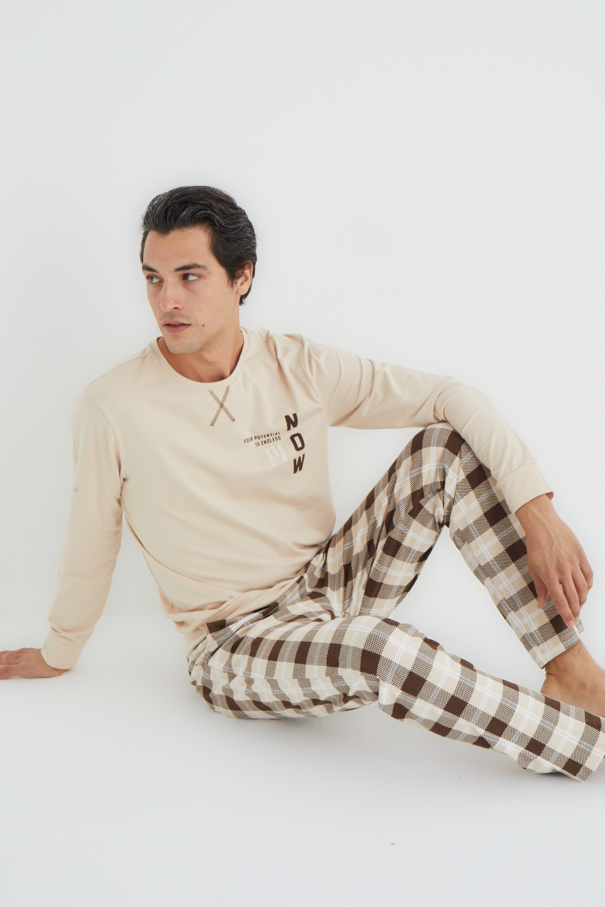 Trendyol Collection-Set pijamale tricotate în carouri bej - Regular Fit TMNAW25PT00058 4