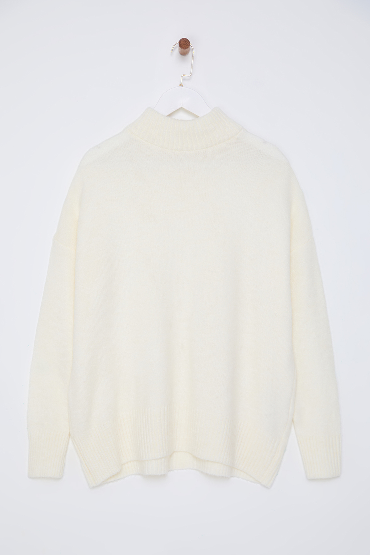 Trendyolmilla  Ekru*001 Geniş Kalıp Yumuşak Dokulu Dik Yaka Triko Kazak TWOAW23KZ00469 - Görsel 8