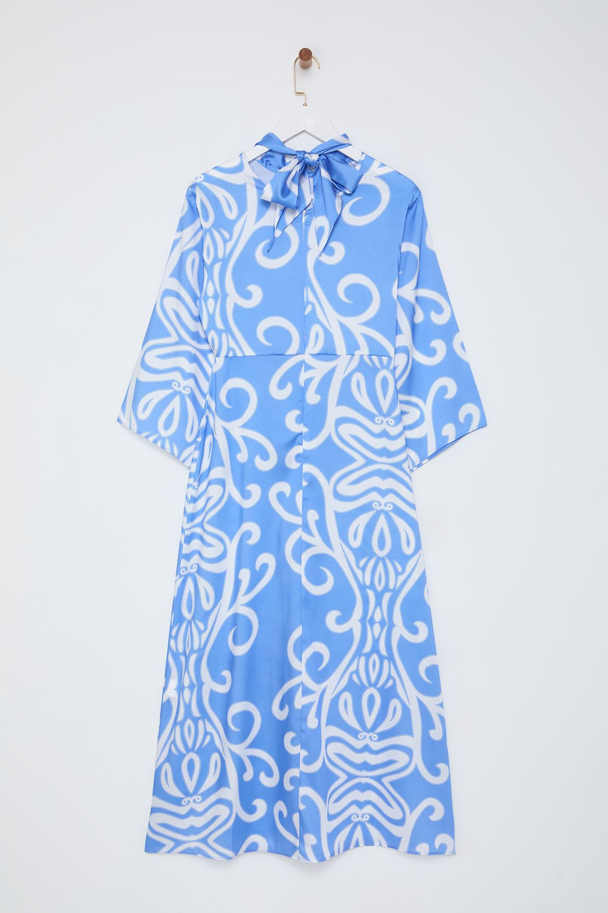Trendyol Modest-Blaues, gemustertes, gewebtes Abendkleid aus Satin mit Schnürung am Rücken, TCTSS24DB00017 8