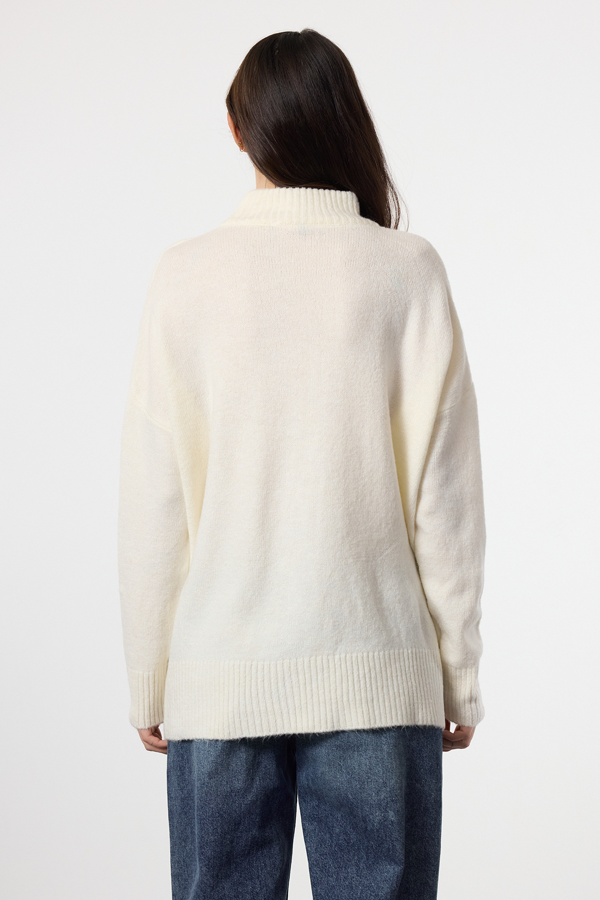 Trendyolmilla  Ekru*001 Geniş Kalıp Yumuşak Dokulu Dik Yaka Triko Kazak TWOAW23KZ00469 - Görsel 5