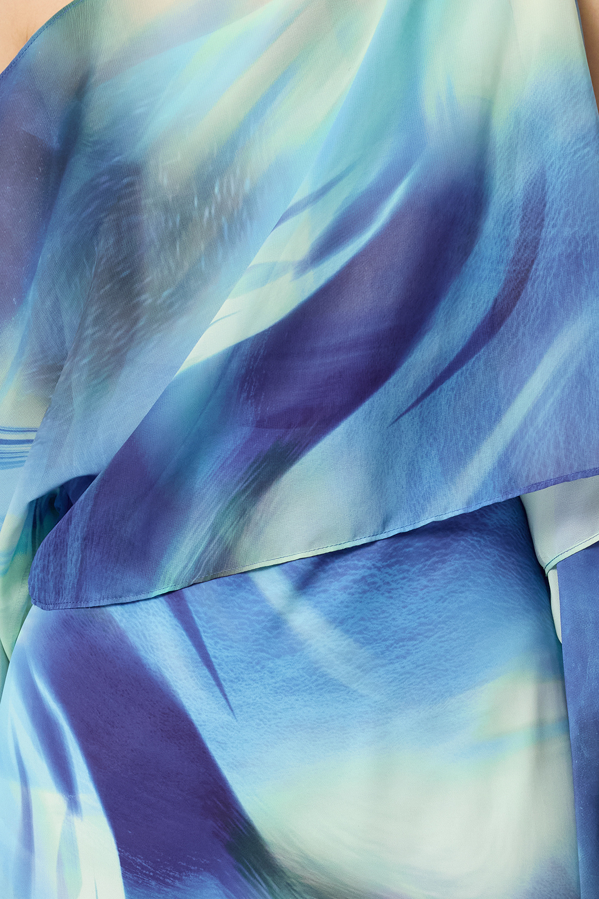 Trendyolmilla  Mavi Soyut Desenli Düz Kesim Pelerin Detaylı Maxi Astarlı Şifon Dokuma Elbise TWOSS25EL00014 - Görsel 4