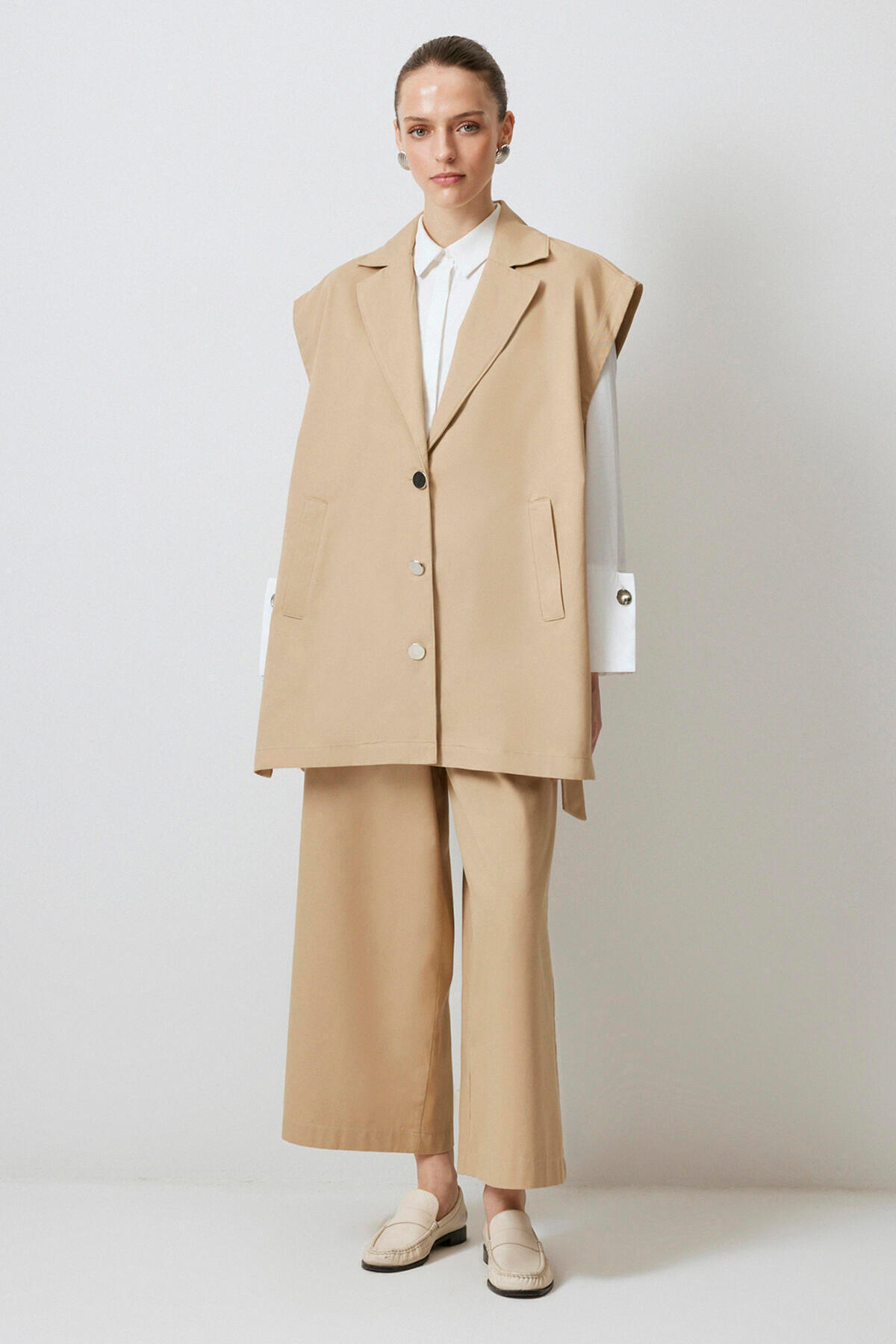 Touché Privé-Crossed Vest with Belt Buckle 1