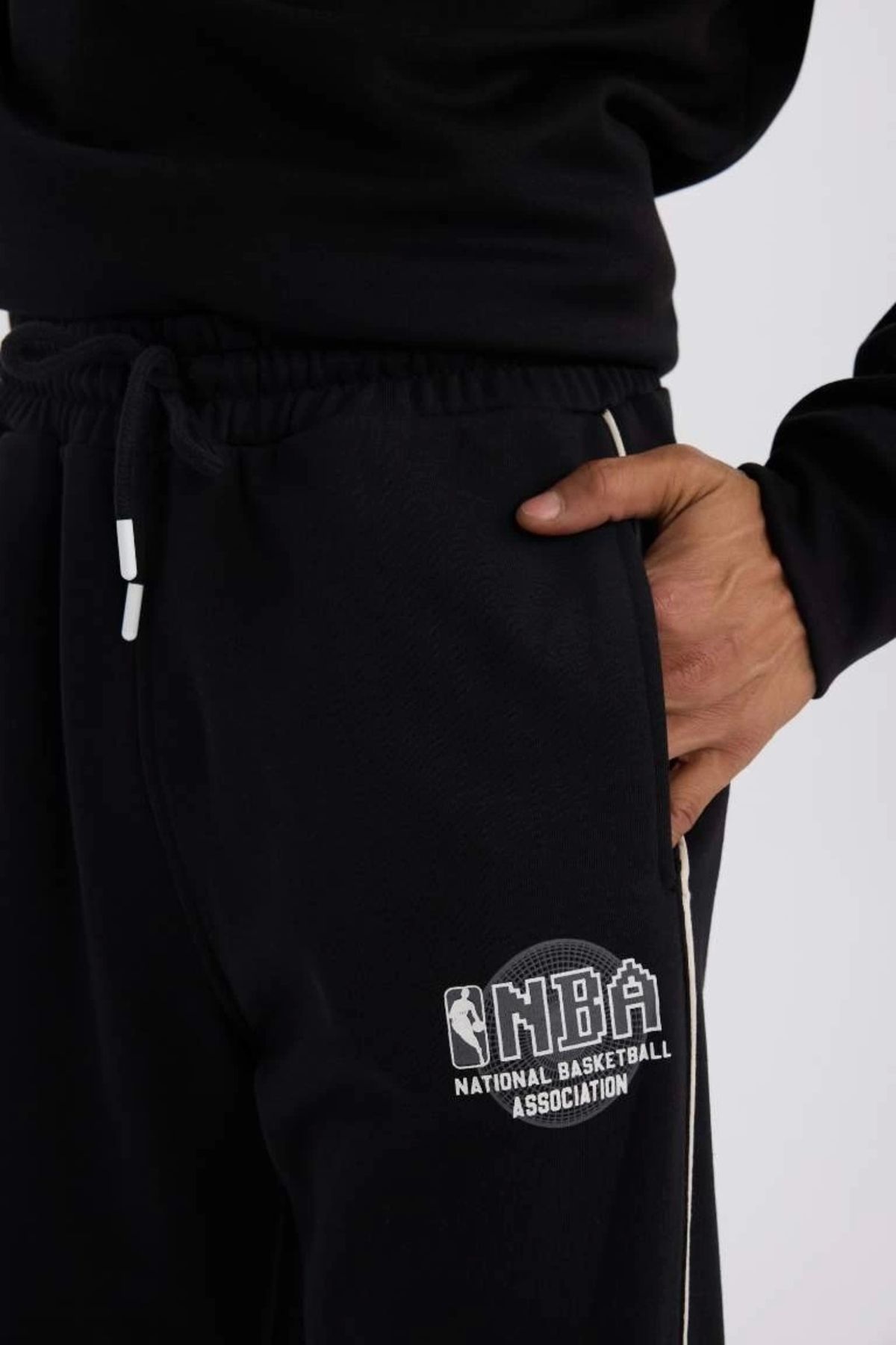 DeFacto-D3231 Defactofit - Nba Wordmark Pattern, Thick Jogger Sweatpants with Stretch and Pockets 6