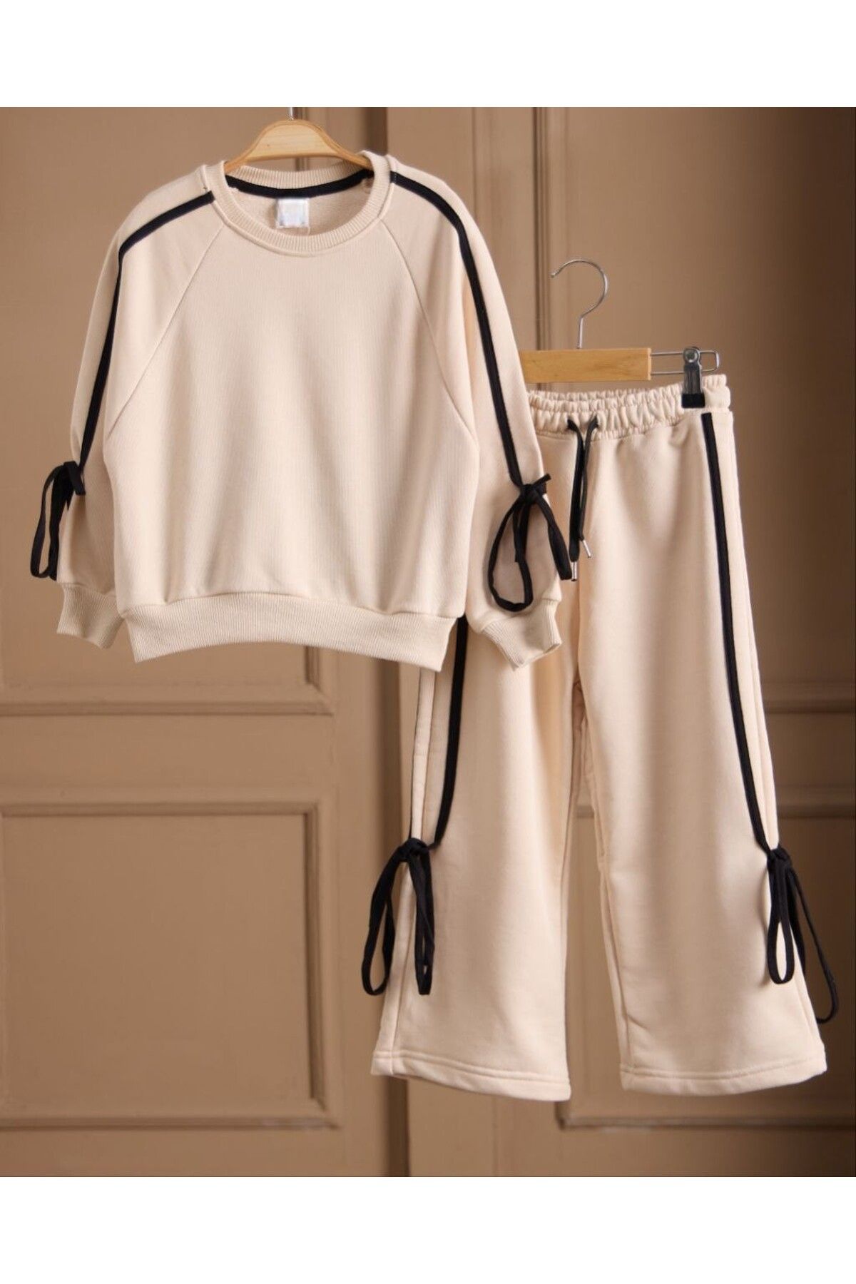 Lolliboomkids-Cream Black Oversize Sweatshirt - 3 Thread, Ribbon Piping, Sweatpants Set with Pendant Detail and Stripe 1