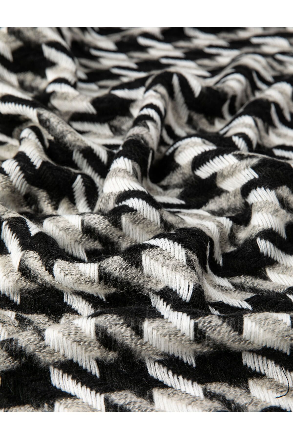 Koton-Soft Textured and Tasseled Scarf Houndstooth Patterned 3