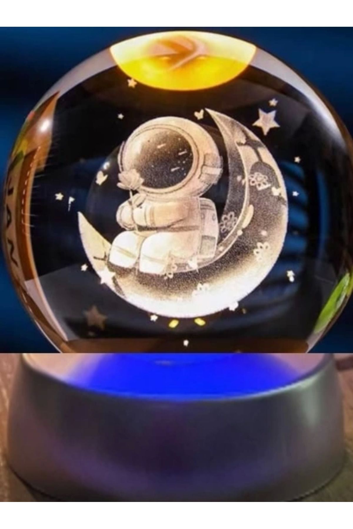 demila Dekoratif Ay Üstünde Astronot Tasarımlı Plastik Altlıklı Cam Küre - MLA5694-8187