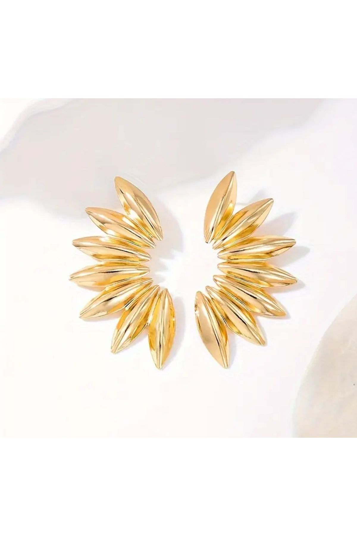 MEECY-Big Earrings with Gold Leaves 2