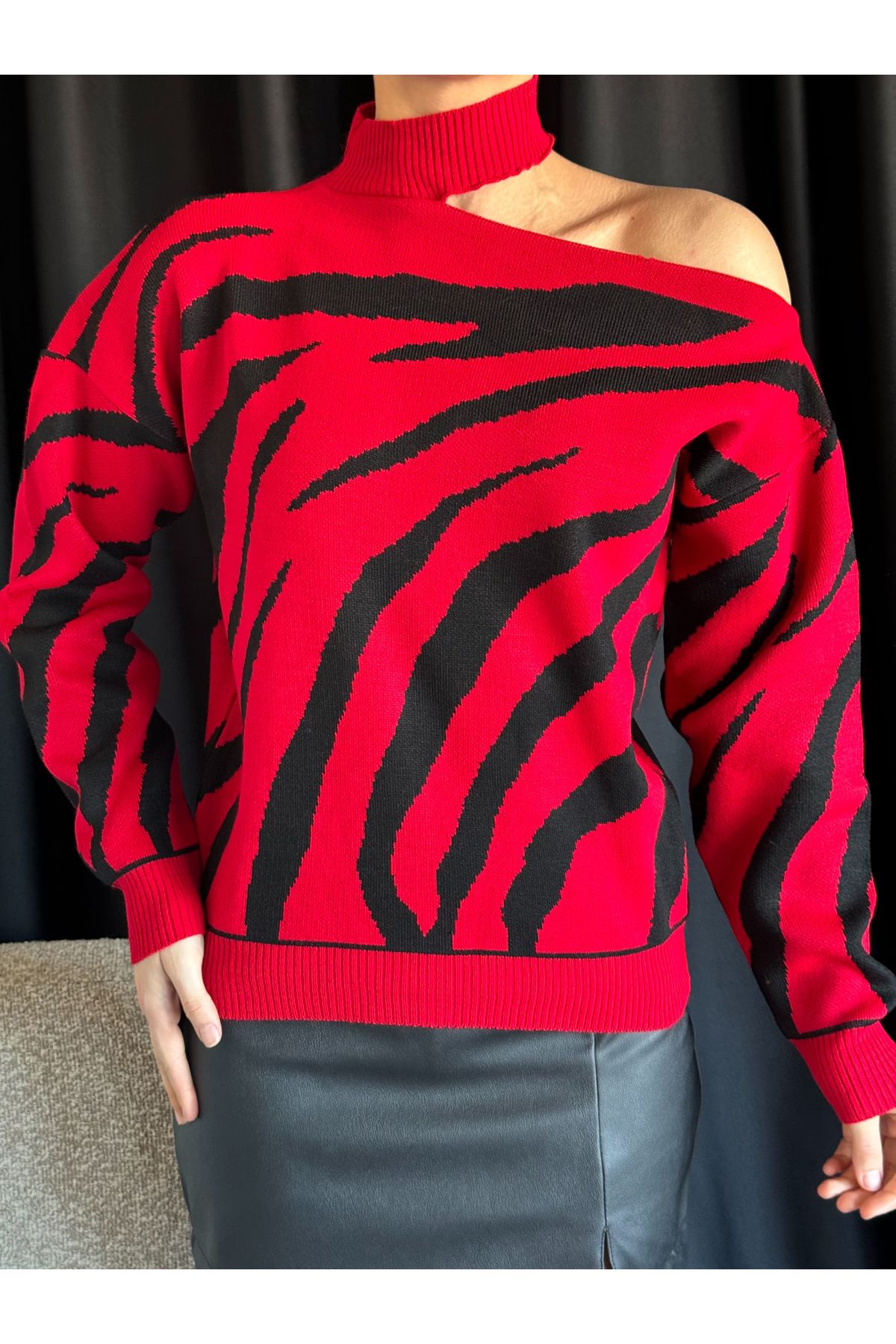 julude-Claret Red Women's Off-Shoulder Zebra Patterned Knitwear Blouse 3