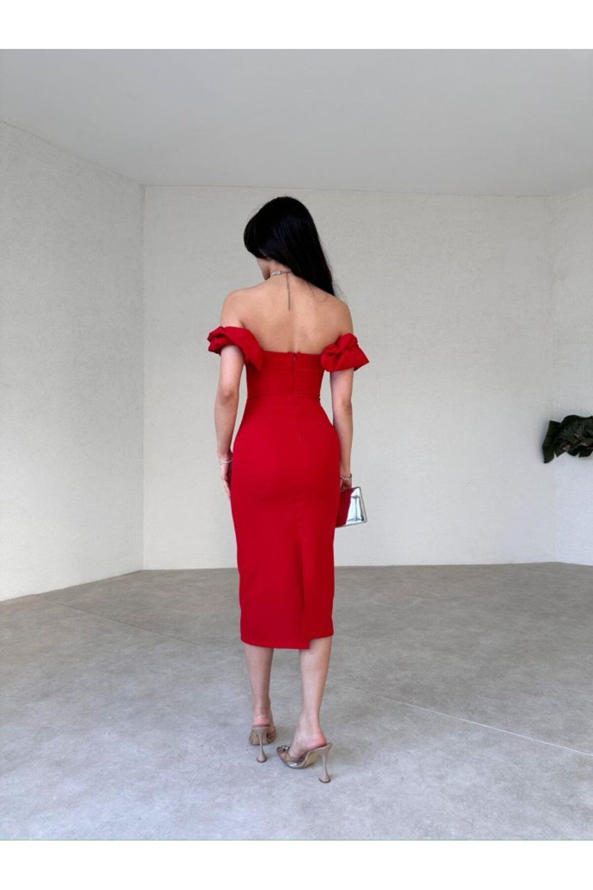 Afiş Butik-Rochie midi cu volane cu guler fără umăr 3