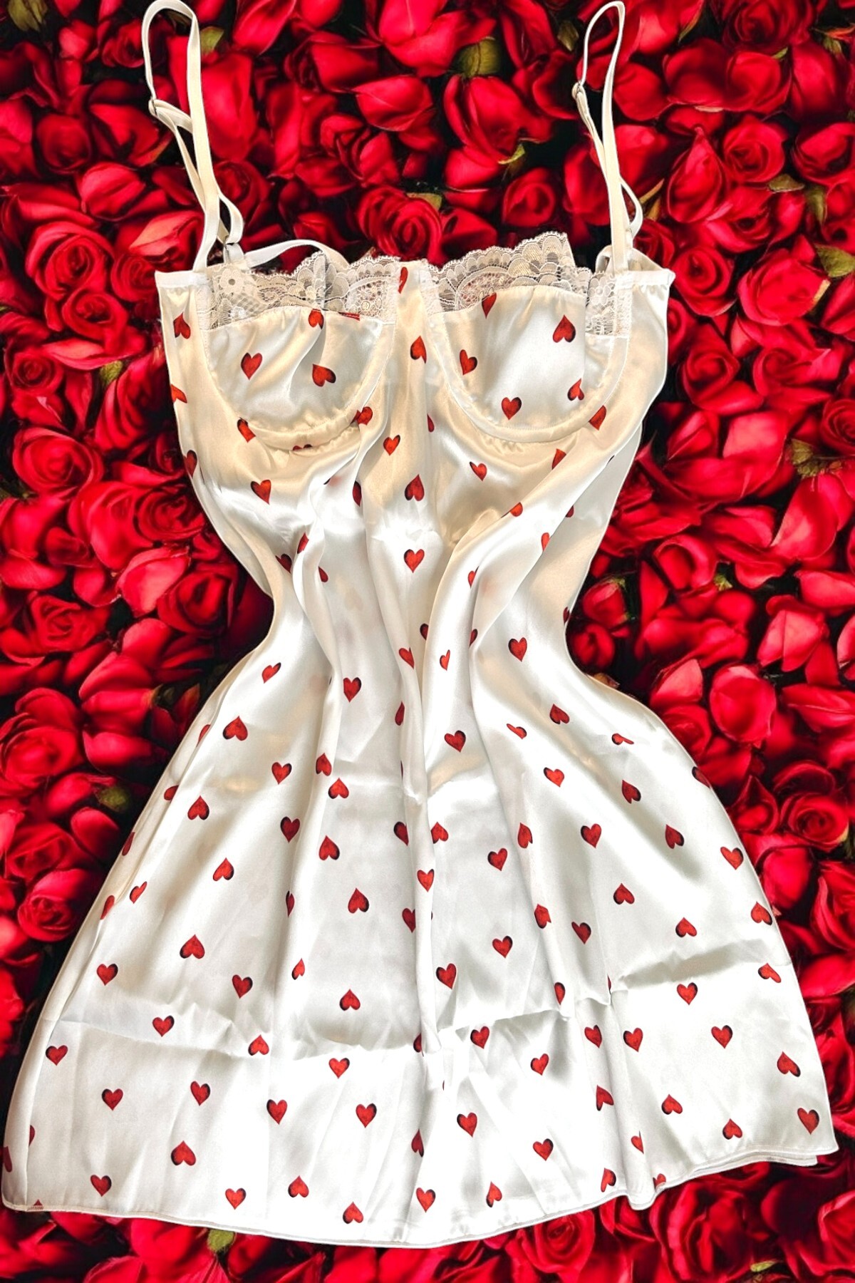 Luvensa Kırmızı Kalpli Dantelli Beyaz Gecelik