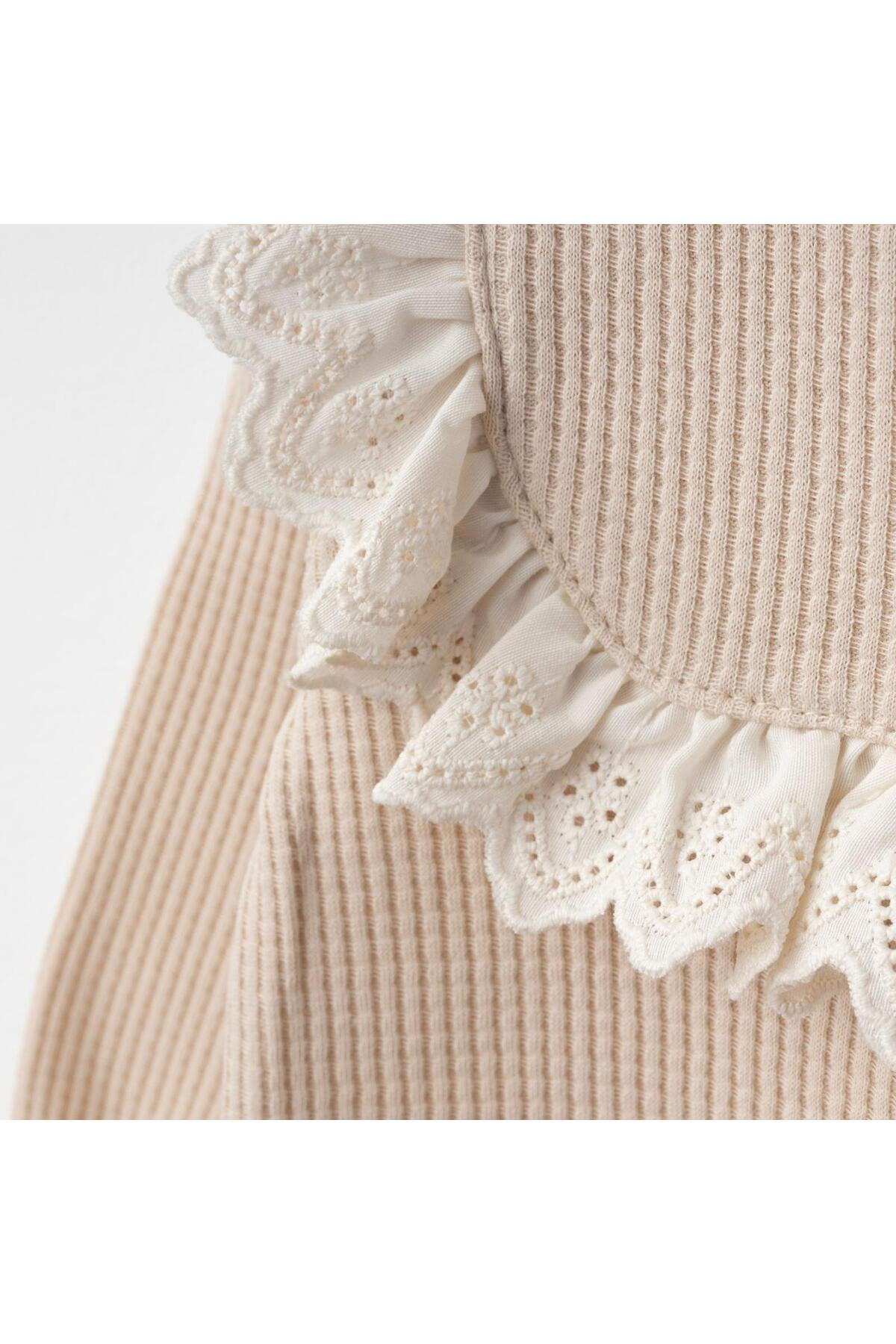 Mini Ropa Yenidoğan Kız Bebek Takımı Bej Fistolu Bandanalı Kız Bebek Seti Güpürlü Yenidoğan Kıyafeti fotoğrafı 3 (önizleme)