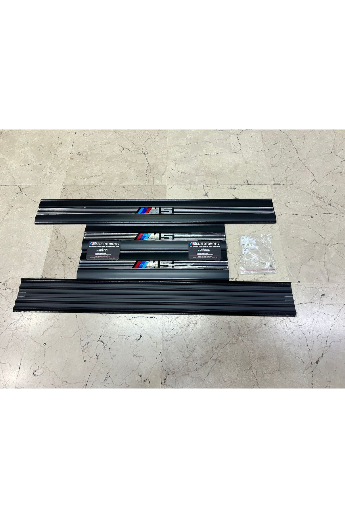 Apexi BMW 5 SERİSİ E34 M5 LOGOLU KAPI EŞİK BAKALİTİ SETİ SIFIR