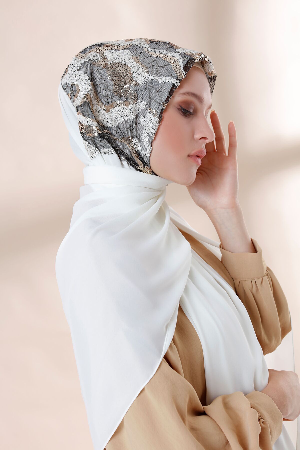 Differenza-Ecru Crepe Shawl - Cloud Sequined 3