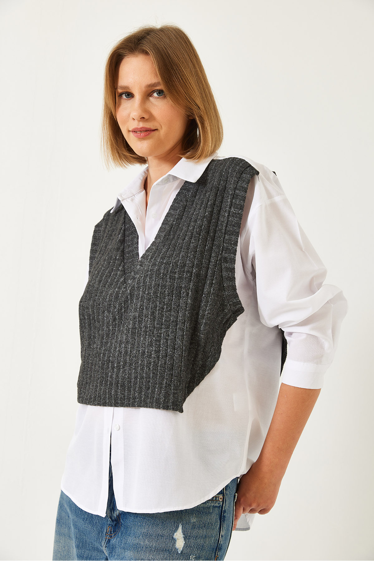 Ribbed V-Neck Cropped Sweater Vest with Side Ties 4