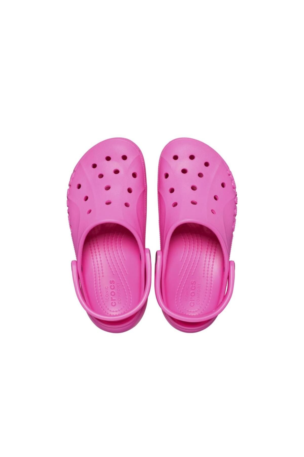 Crocs-شبشب بلاتفورم بايا باللون الوردي النيون 4