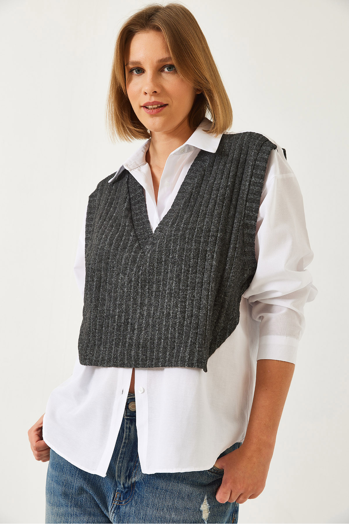 Ribbed V-Neck Cropped Sweater Vest with Side Ties 3