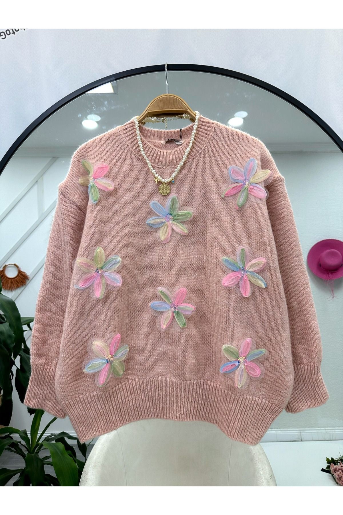 YEDİLALE-Short Sweater with Flower Embroidery 1