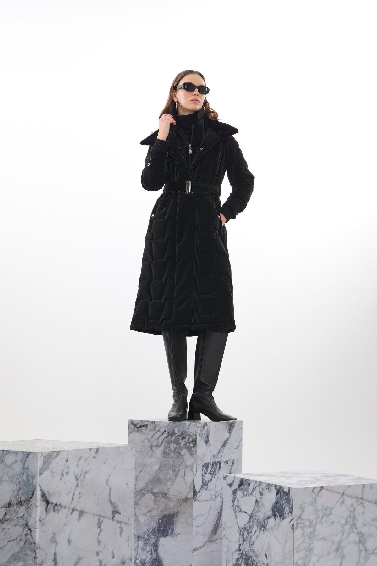 Zühre-Black Fur and Belt Detailed Puffer Jacket 12764 5