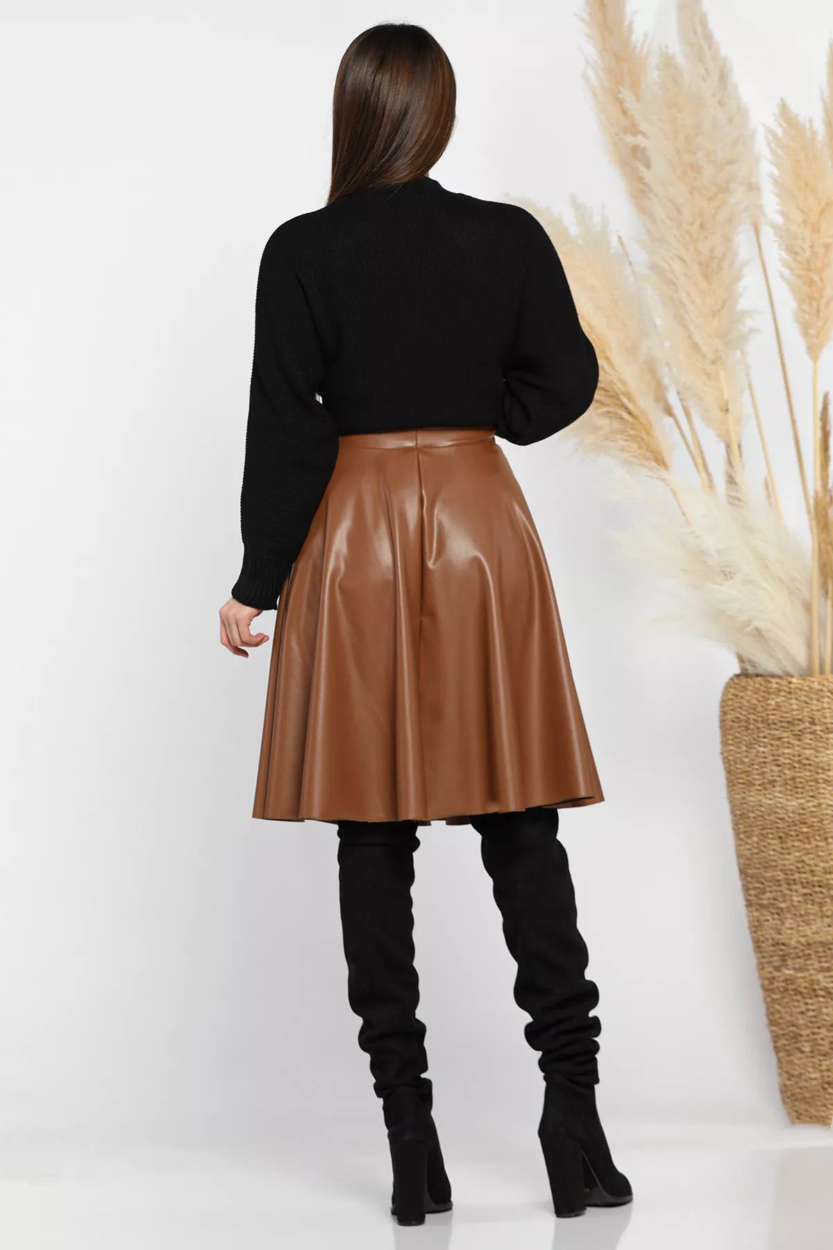 GÜLSELİ-Tan Faux Leather Short Flared Skirt 3