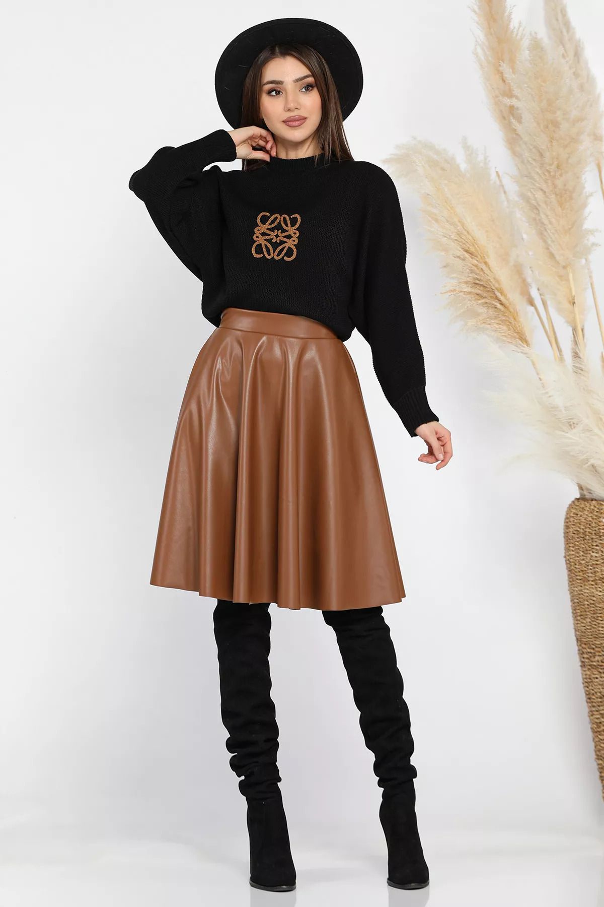 GÜLSELİ-Tan Faux Leather Short Flared Skirt 1