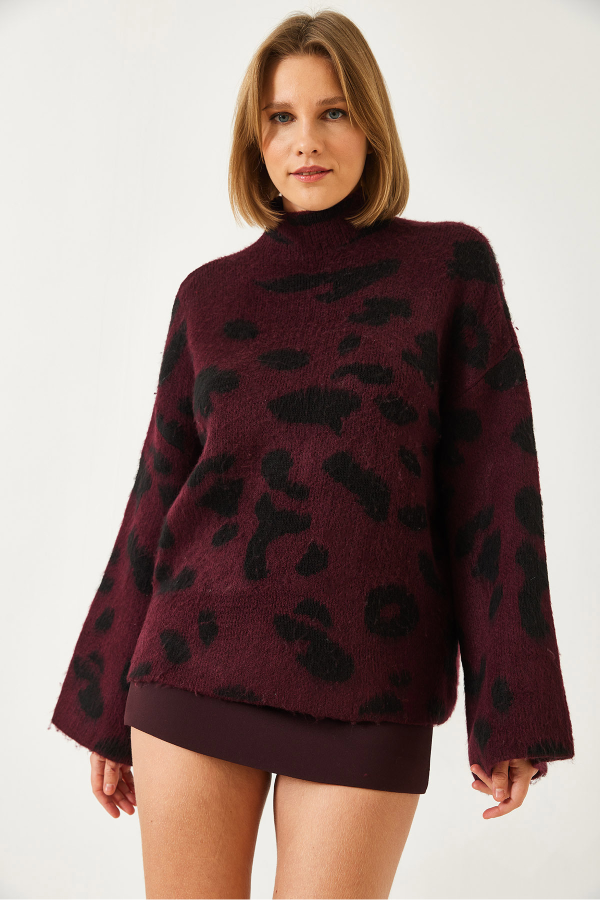 LUCCI Relaxed Fit Leopard Print Half Turtleneck Sweater 2