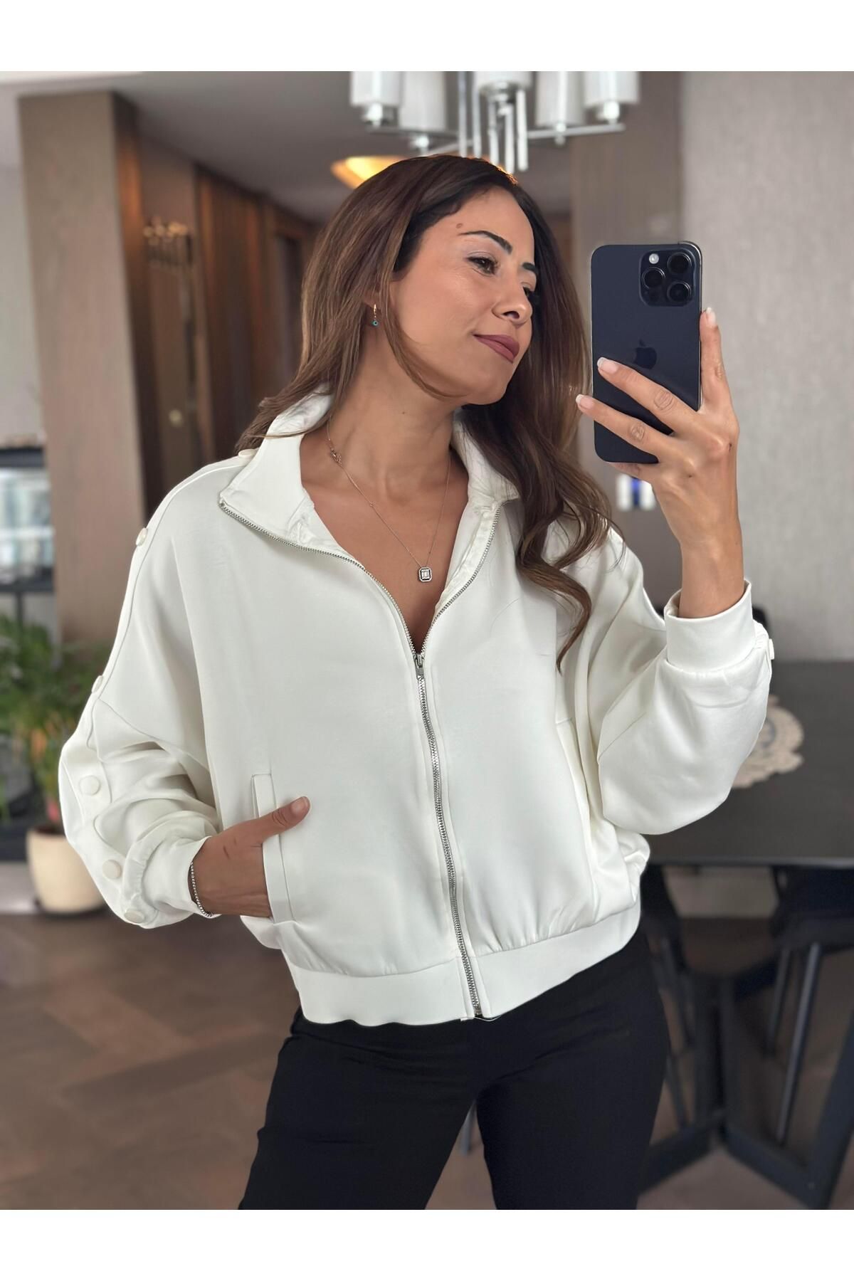 Forlady Butik Beyaz Kolları Çıtçıt Detay Fermuarlı Cepli Kadın Sweatshirt
