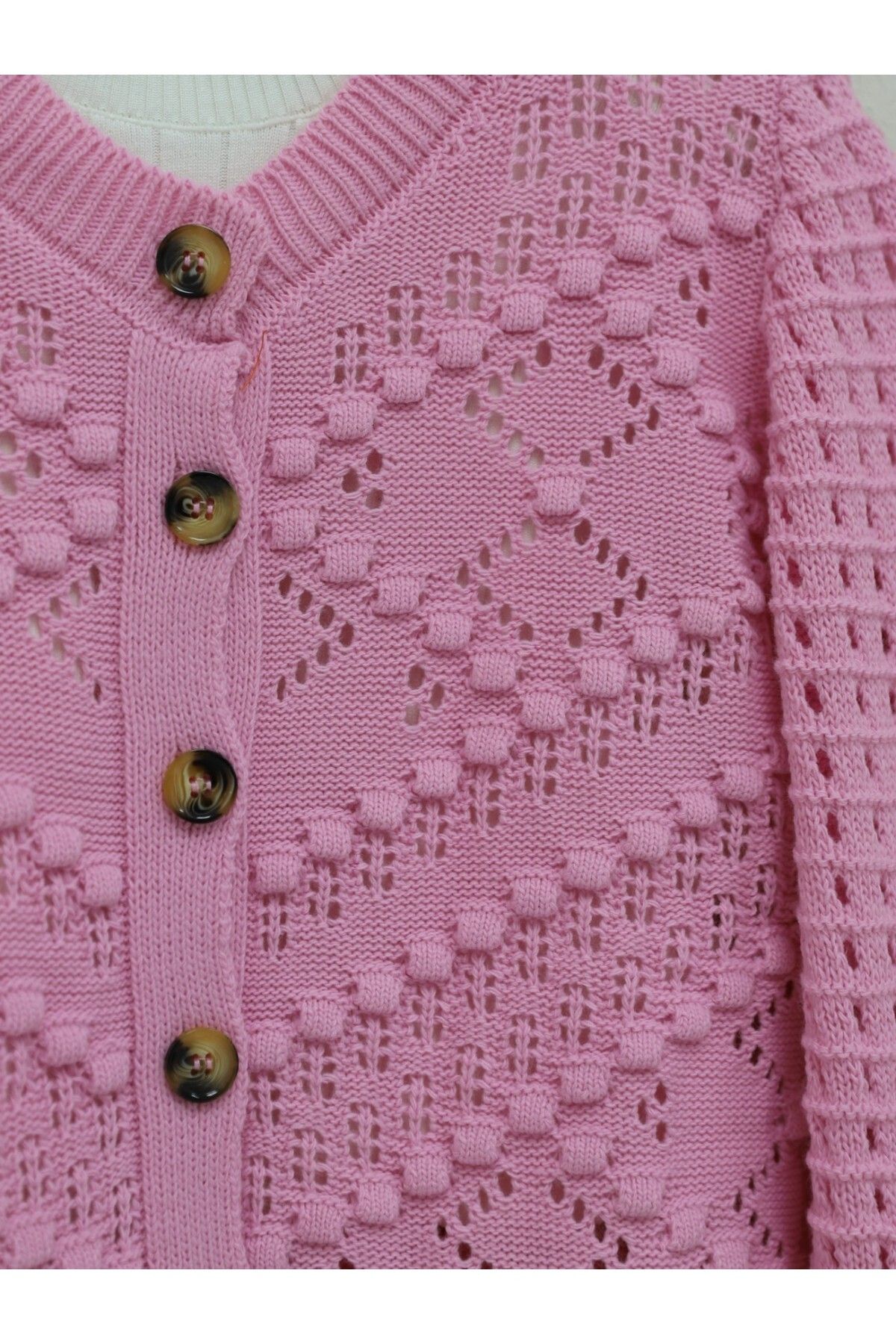 Modamorfo-Rosa durchbrochene Strickjacke aus geprägtem Strick - Knochen geknöpft 3