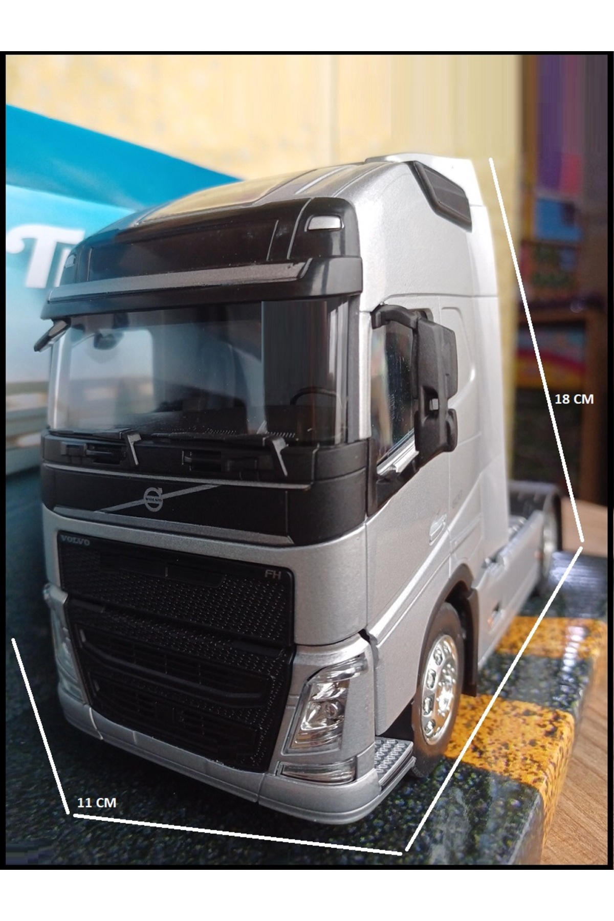 OYUNCAKSAHİLİ VOLVO FH METAL TIR KAFASI KONTEYNER TAŞIYICI 18x11CM