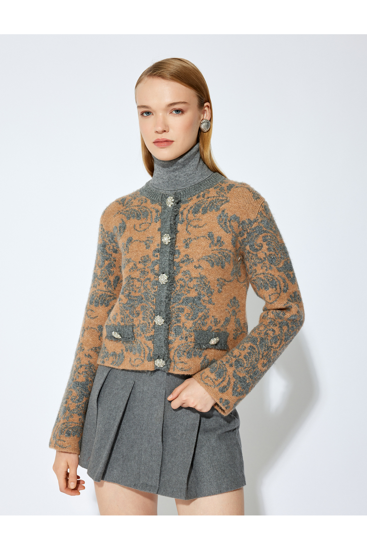 Koton  X Şahika Ercümen - Parıltılı Floral Desenli Taşlı Düğme Detaylı Uzun Kollu Bisiklet Yaka - Görsel 3