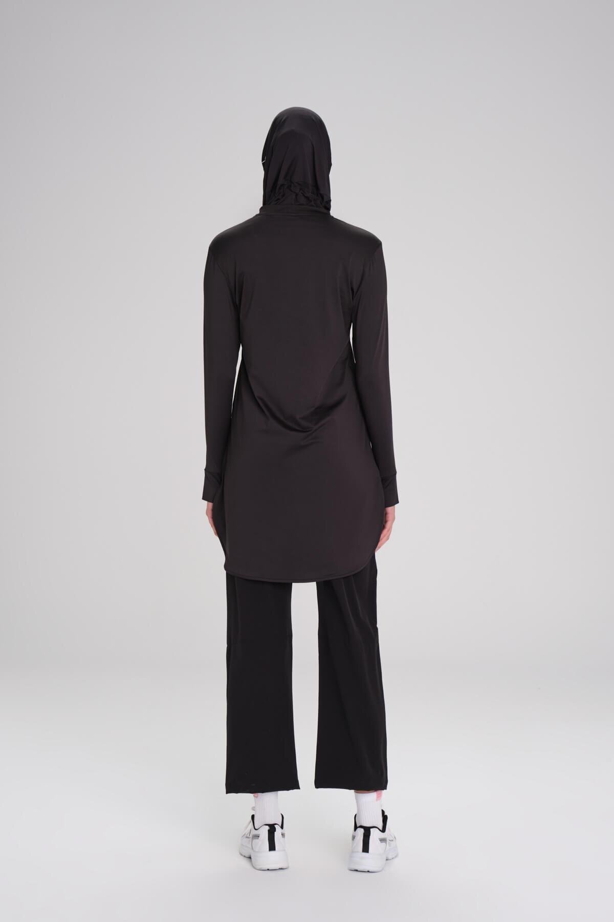 تي شيرت تدريب حجاب أسود بأكمام طويلة ورقبة دائرية...