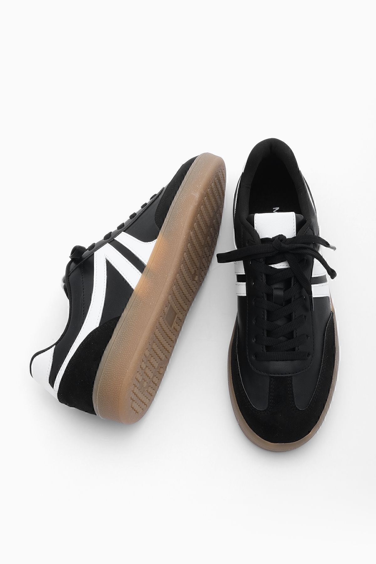 Marjin-Tiyone Schwarzer Damen-Sneaker – Sportschuhe mit Schnürung und flacher Sohle 7