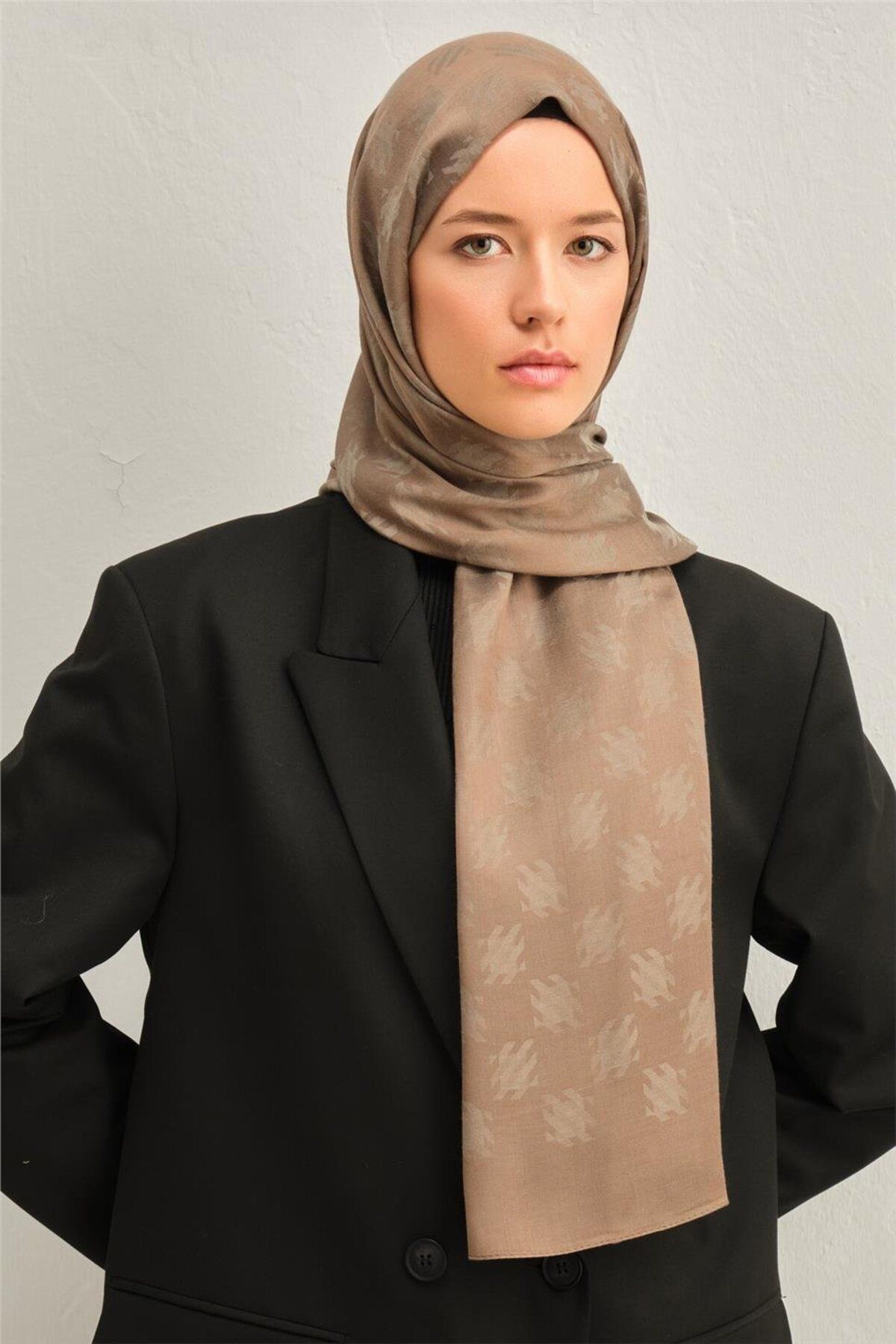 Armine-Lyon Trend Shawl 4 - 247320 1