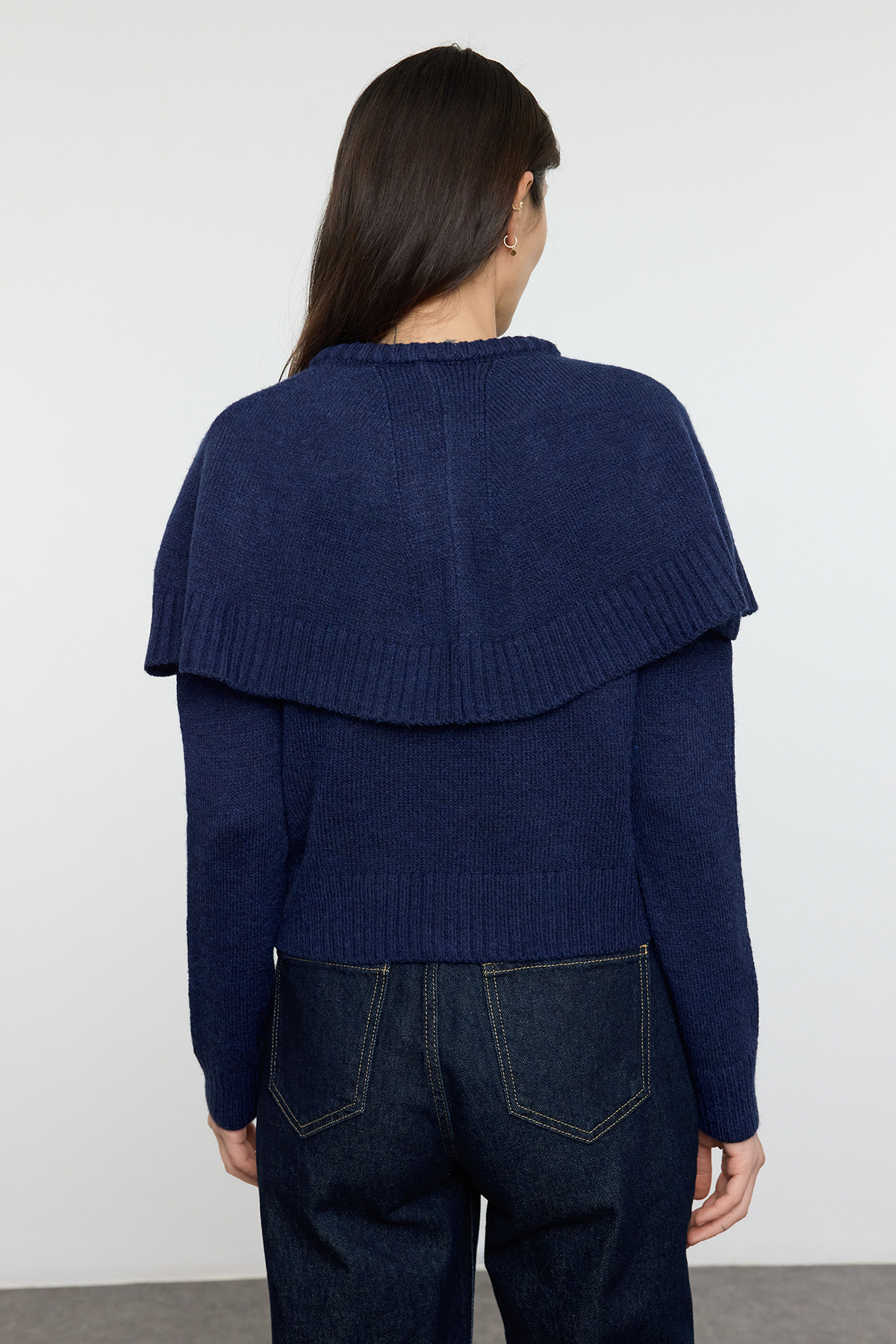 Trendyolmilla  Lacivert Düğmeli Kol Detaylı Bisiklet Yaka Triko Hırka TWOAW25HI00371 - Görsel 5