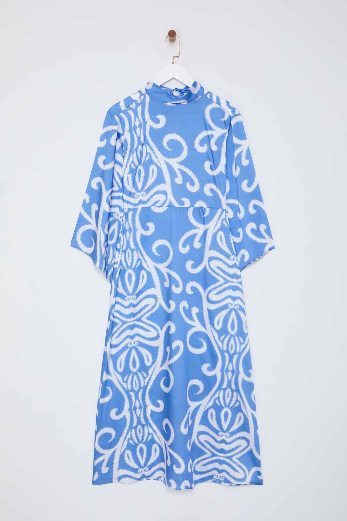 Trendyol Modest-Blaues, gemustertes, gewebtes Abendkleid aus Satin mit Schnürung am Rücken, TCTSS24DB00017 6