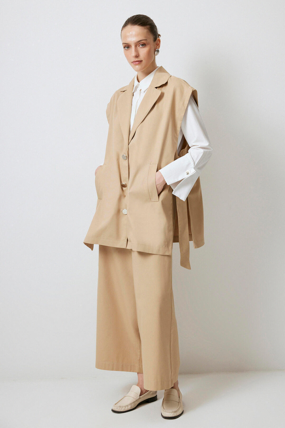 Touché Privé-Crossed Vest with Belt Buckle 2
