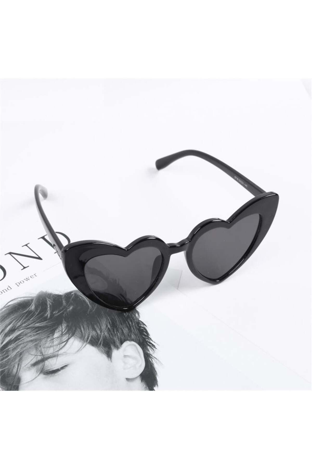 Köstebek-Black Heart Rimmed Design Cat Eye Sunglasses 1