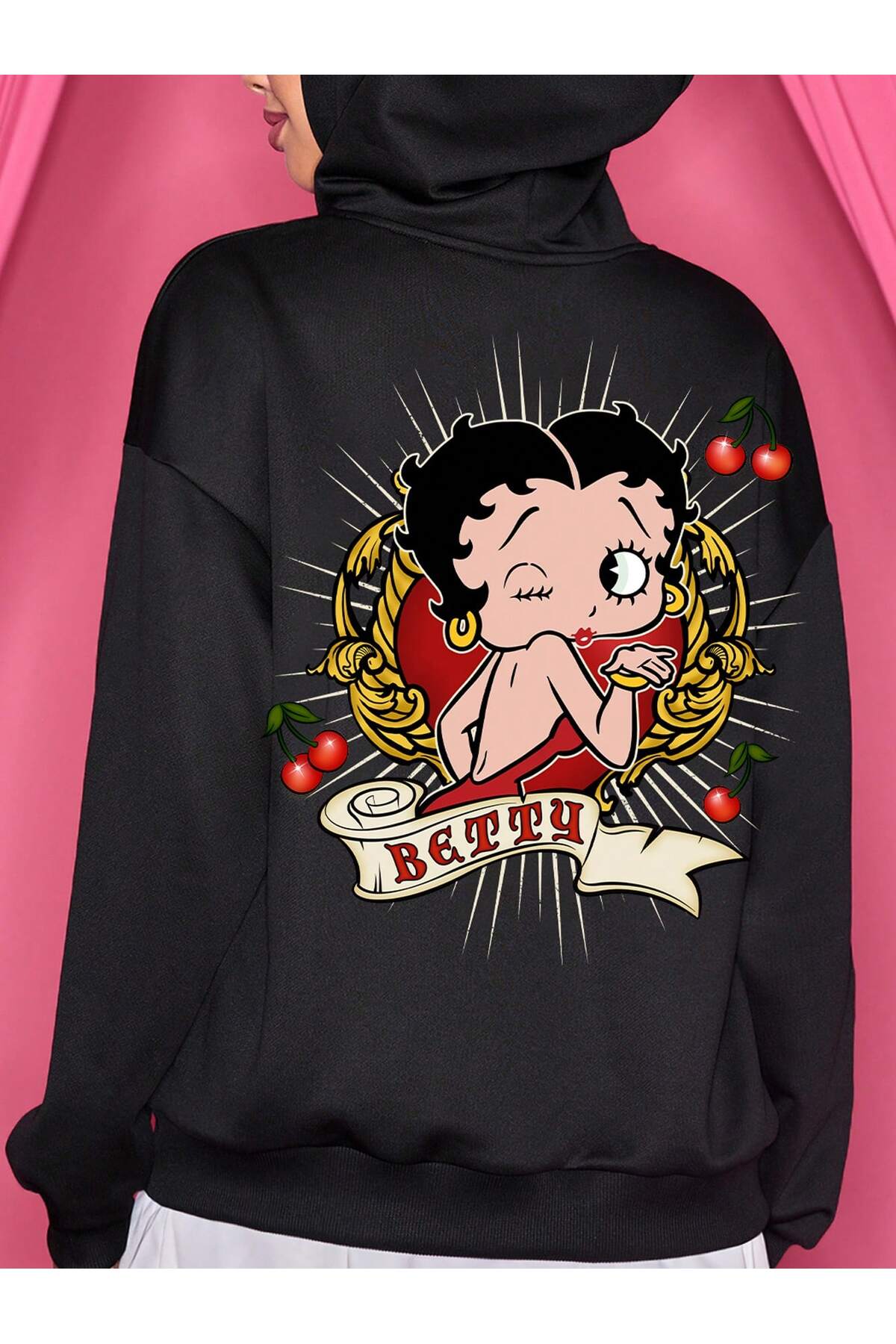 هودي أسود كبير الحجم بطبعة