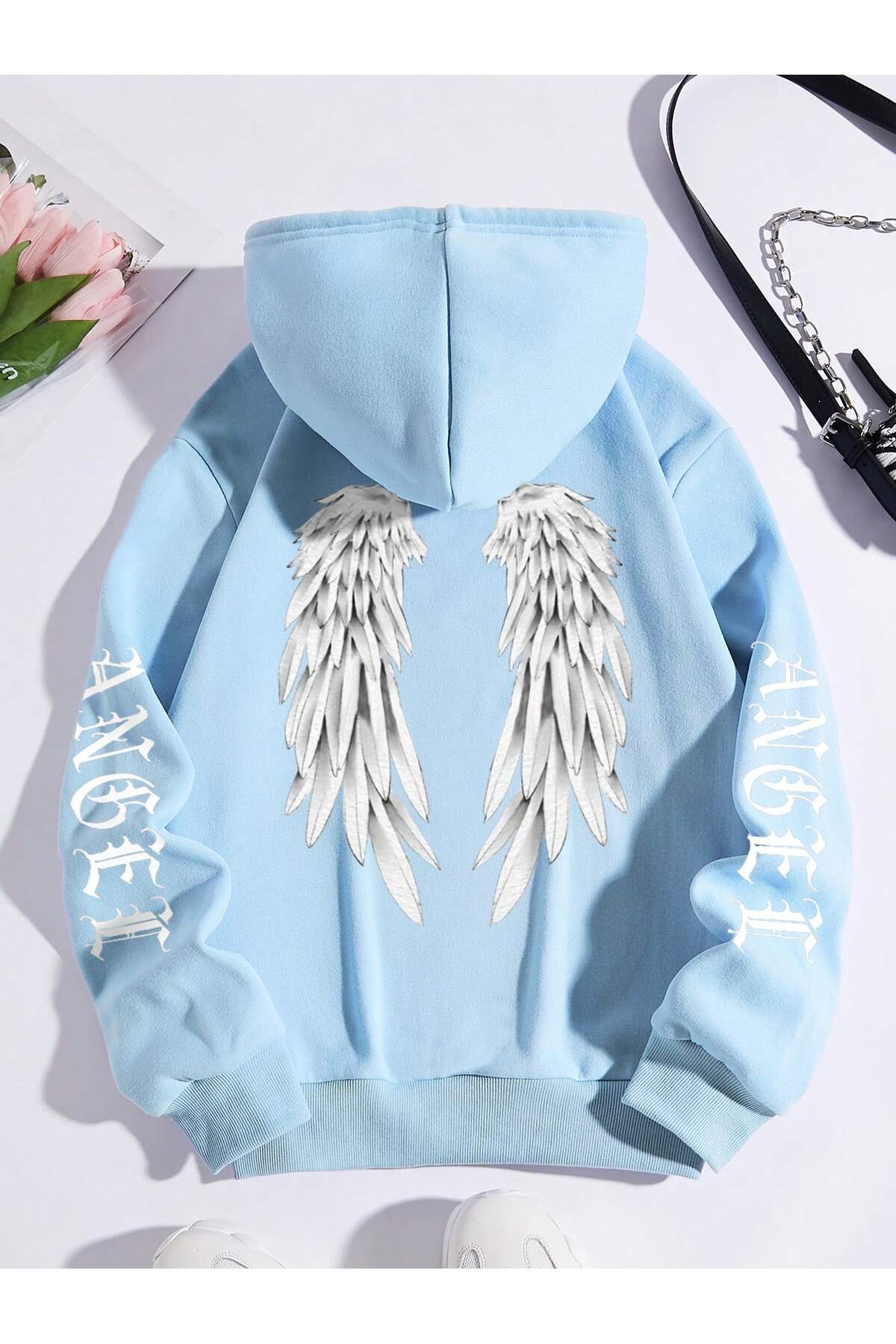 هودي أسود واسع بطبعة أجنحة