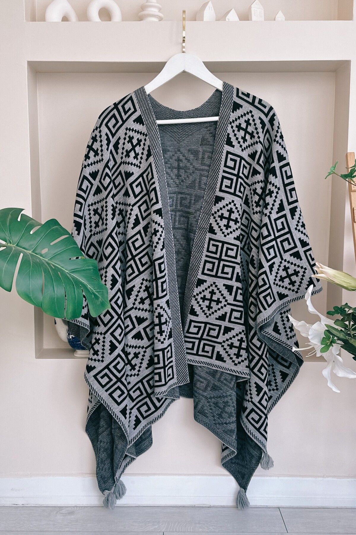 ButikMoor-Mo195 Tassel Patterned Anthracite Poncho 1