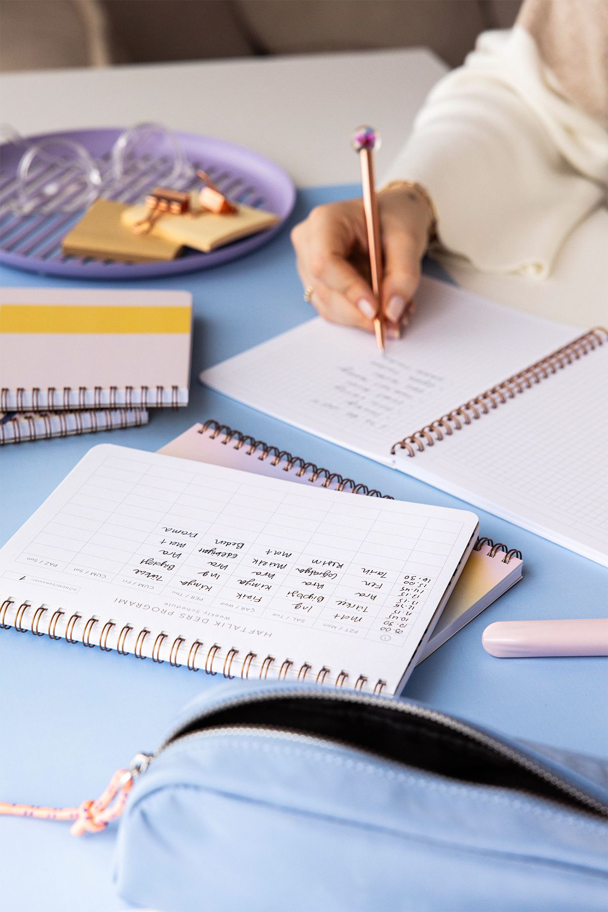 PAPERORA-Copertă carton A5 - Caiet școlar în carouri 80 de coli Set de 4 cu program de lecții 5