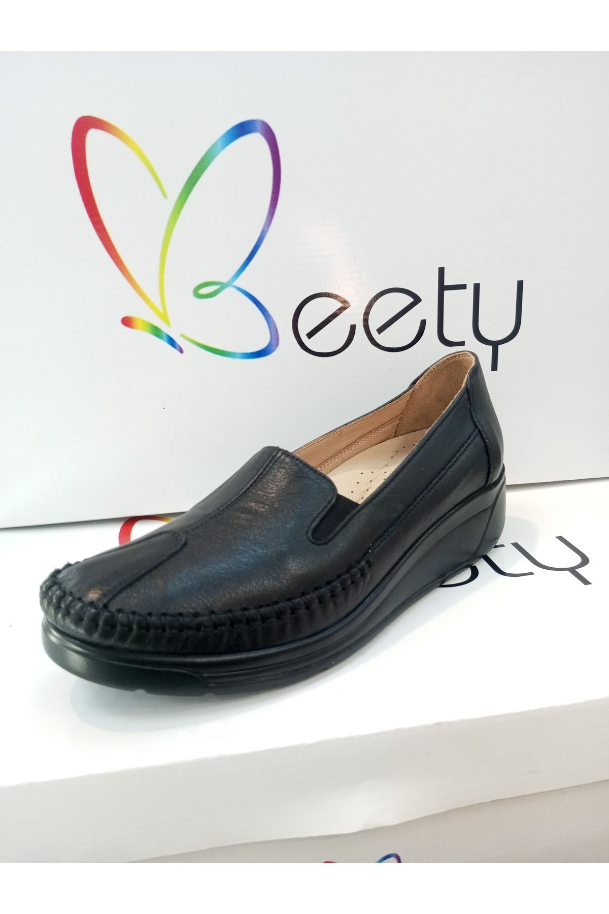 Beety 24by37.134 Black Genuine Leather Orthopedic Mother