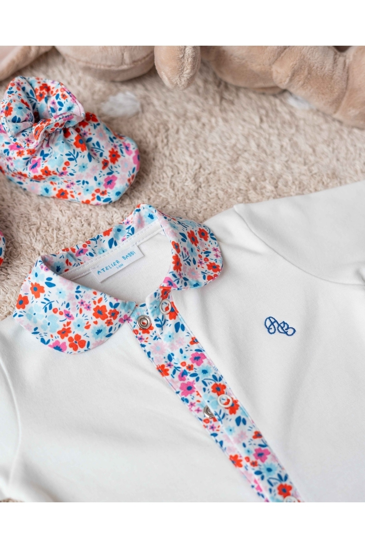 Atelier Babbi %100 Pamuk Bebek Tulum - Minik Çiçekler / Kırmızı fotoğrafı 2 (önizleme)