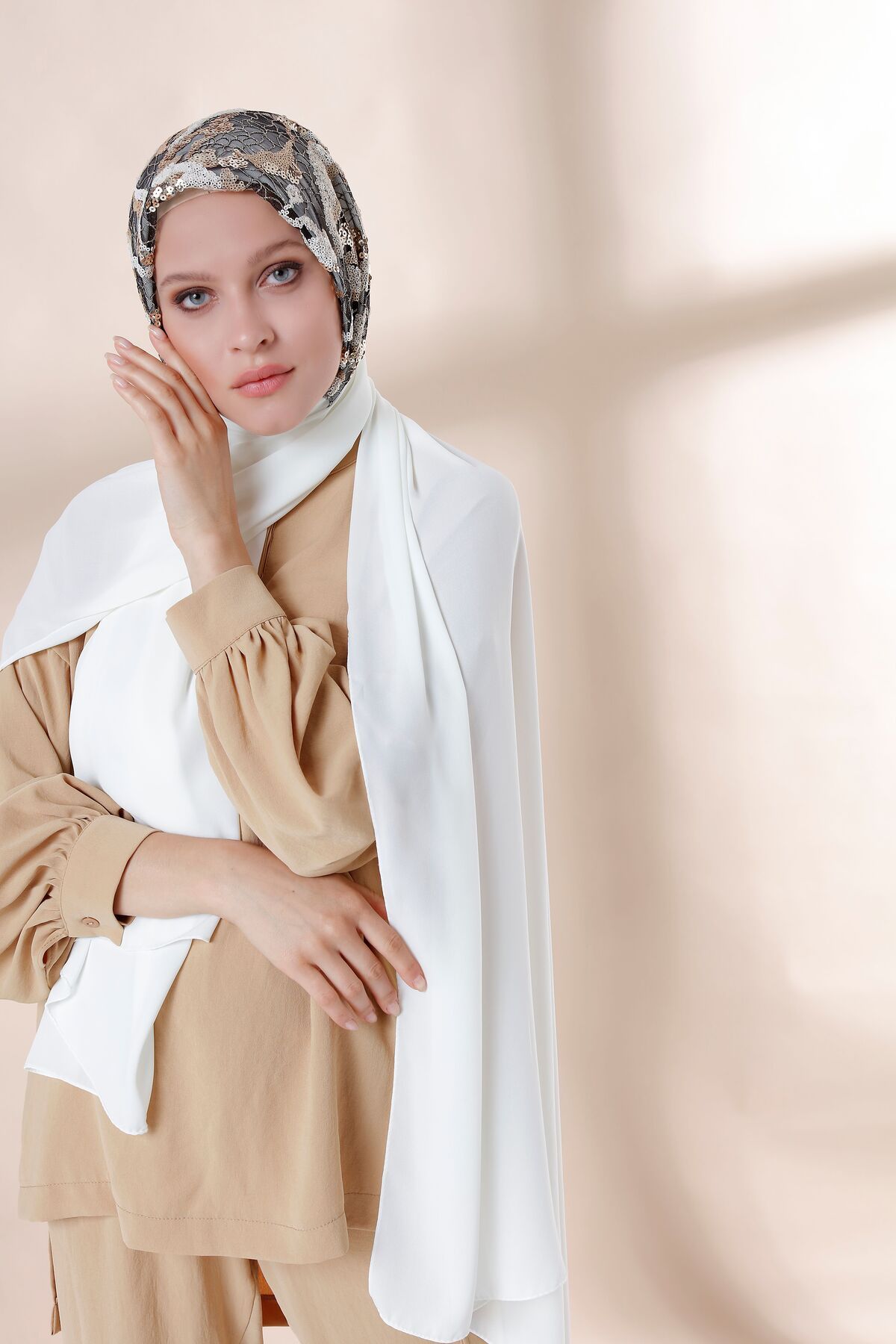 Differenza-Ecru Crepe Shawl - Cloud Sequined 2