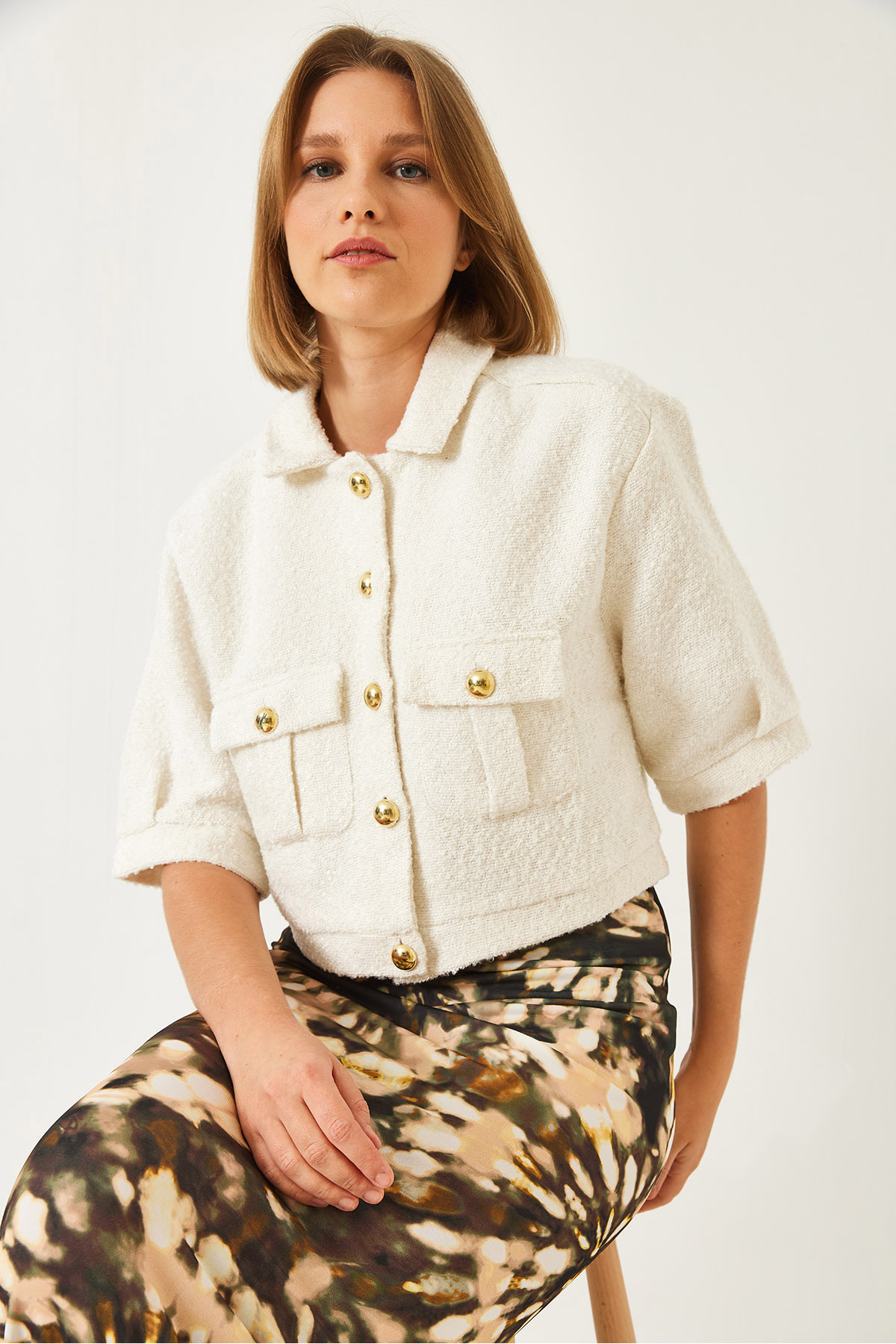 LUCCI Cropped Plush Buttoned Jacket with Shirt Collar 2