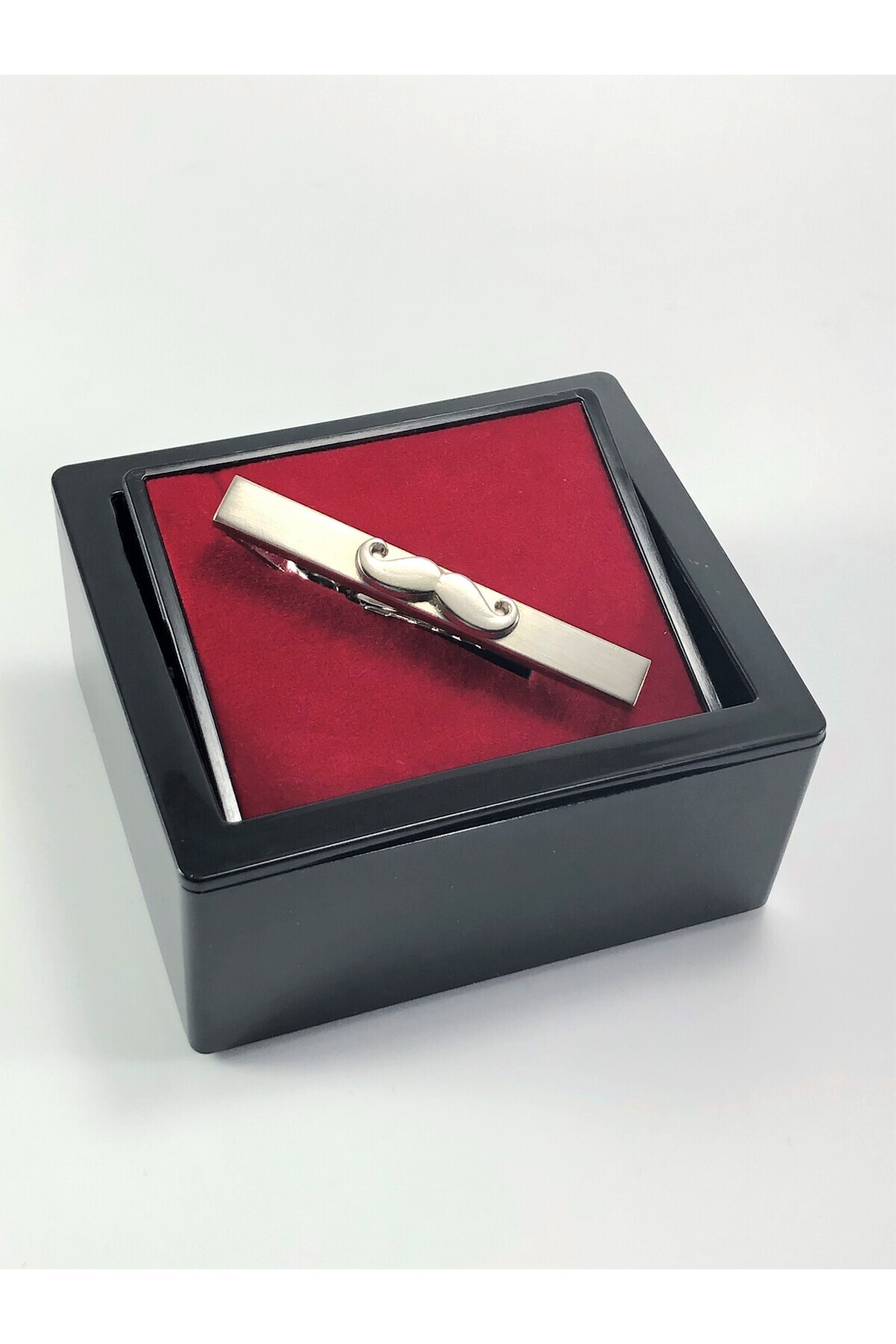  سنجاق کراوات جعبه‌ای طرح سبیل