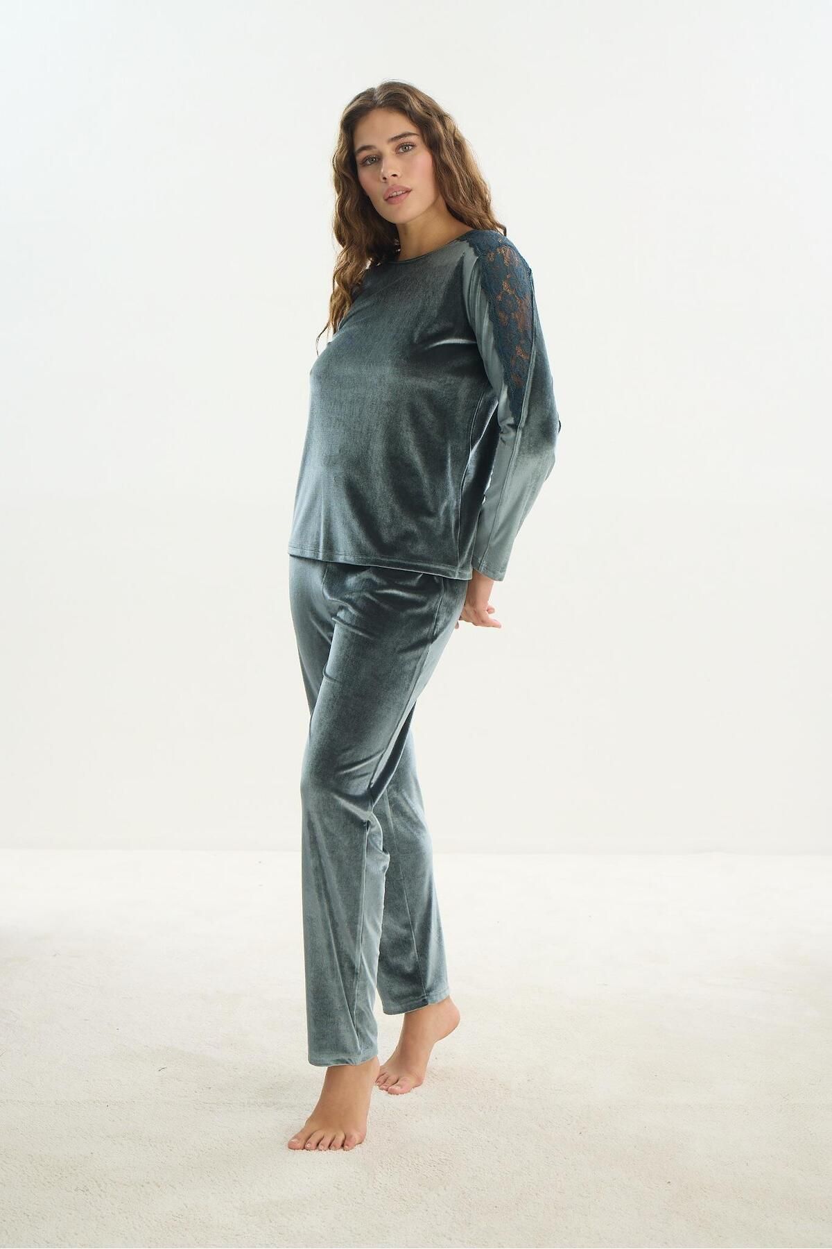 Sevim-Green Velvet Women's Pajama Set - Long Sleeve C6T3N2O61 4