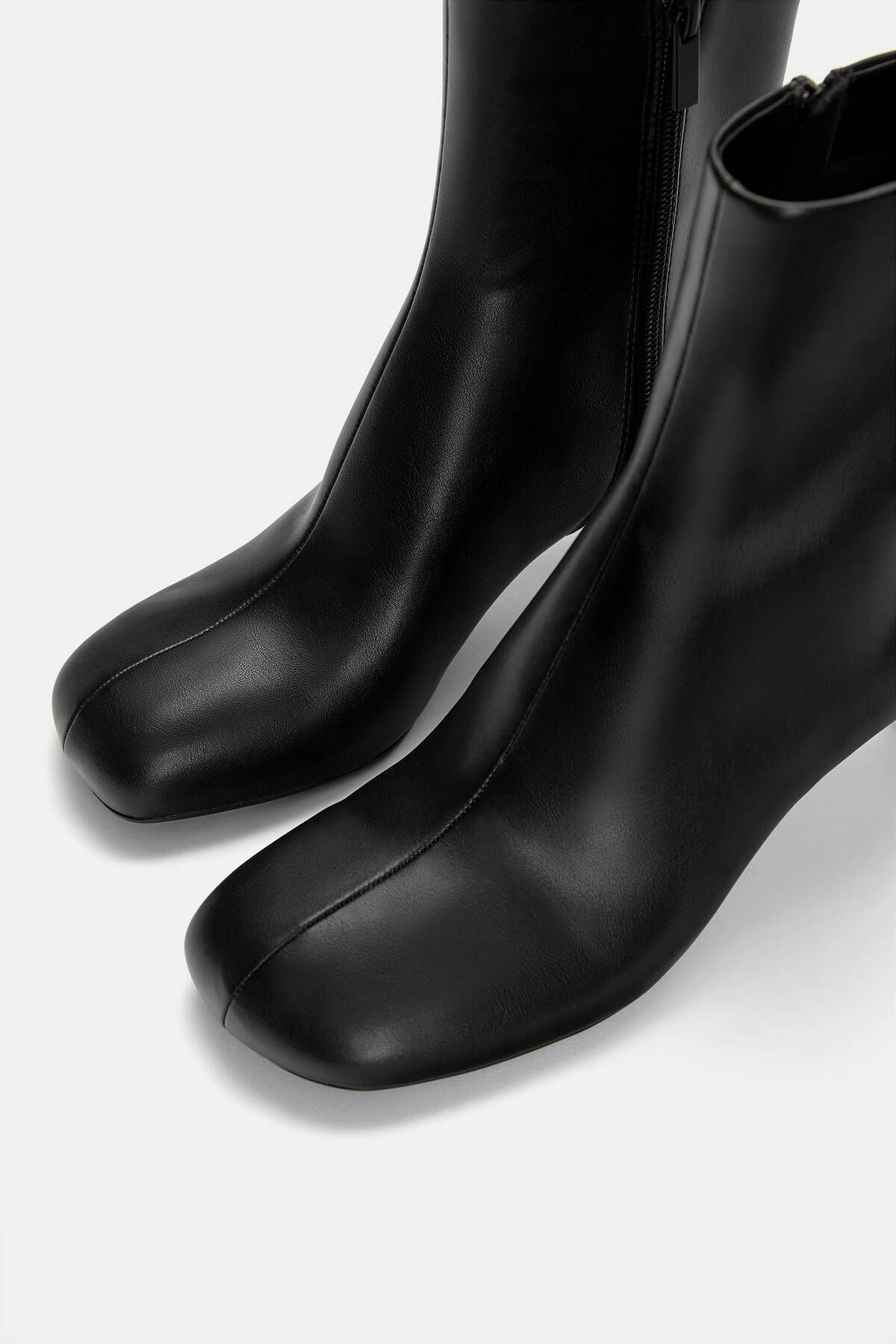 Pull & Bear-Ankle Boots with Round Toe and Heel 2